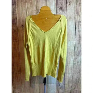 Cabi V-Neck Lightweight Fitted Mustard Yellow Knit Sweater Women's Size M